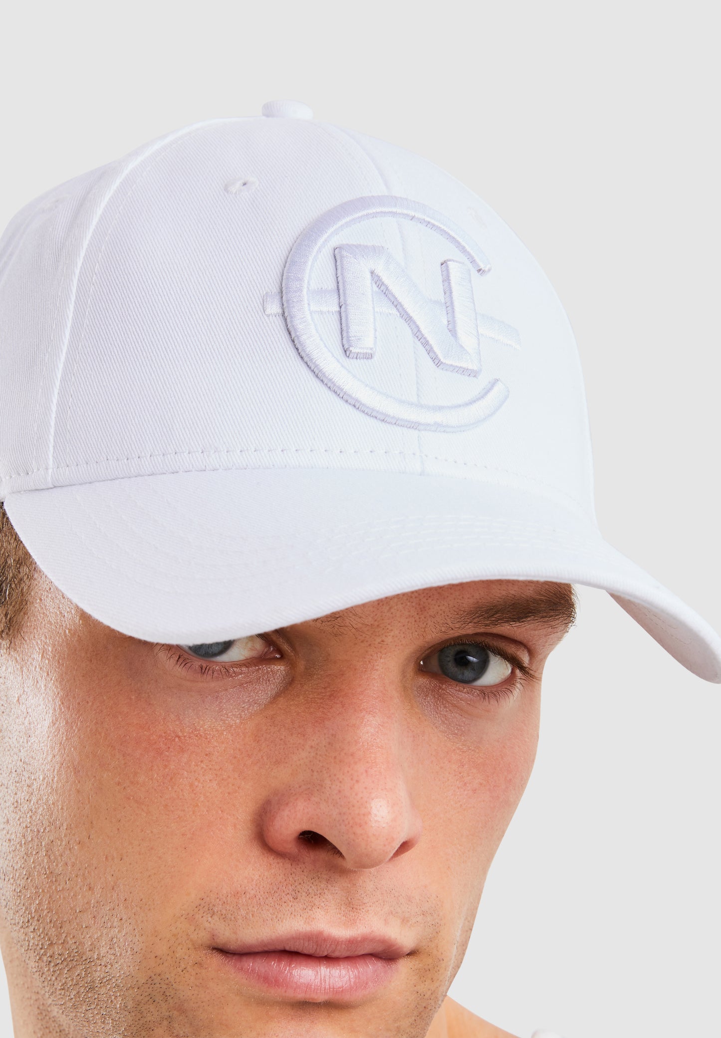 Globe Mono Cap - White Mono